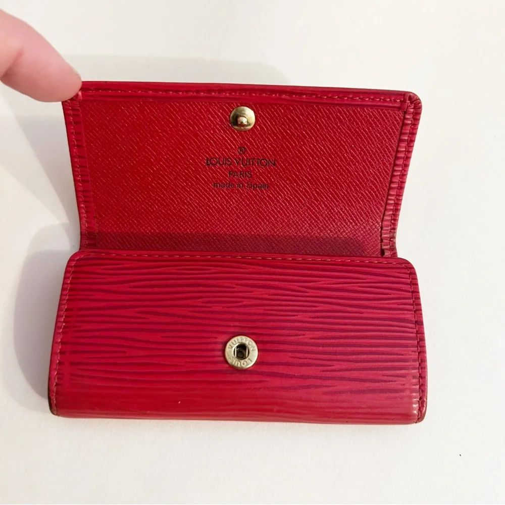 Louis Vuitton Authentic 4-Hook Key Holder in Castillian Red Epi Leather VTG